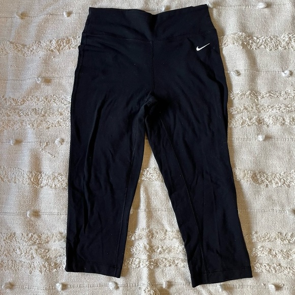Nike Pants - Nike Dri-Fit black cropped leggings small